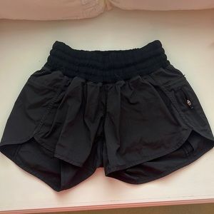 black lululemon shorts